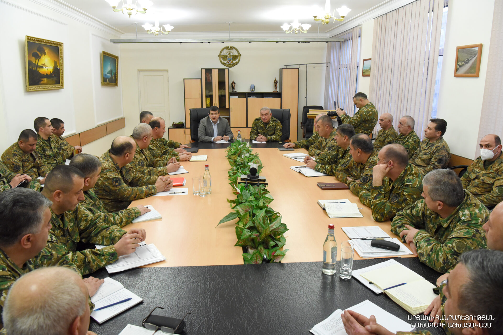 Совет военной безопасности. Женсовет в армии. Араик Арутюнян созвал расширенное заседание совета безопасности.