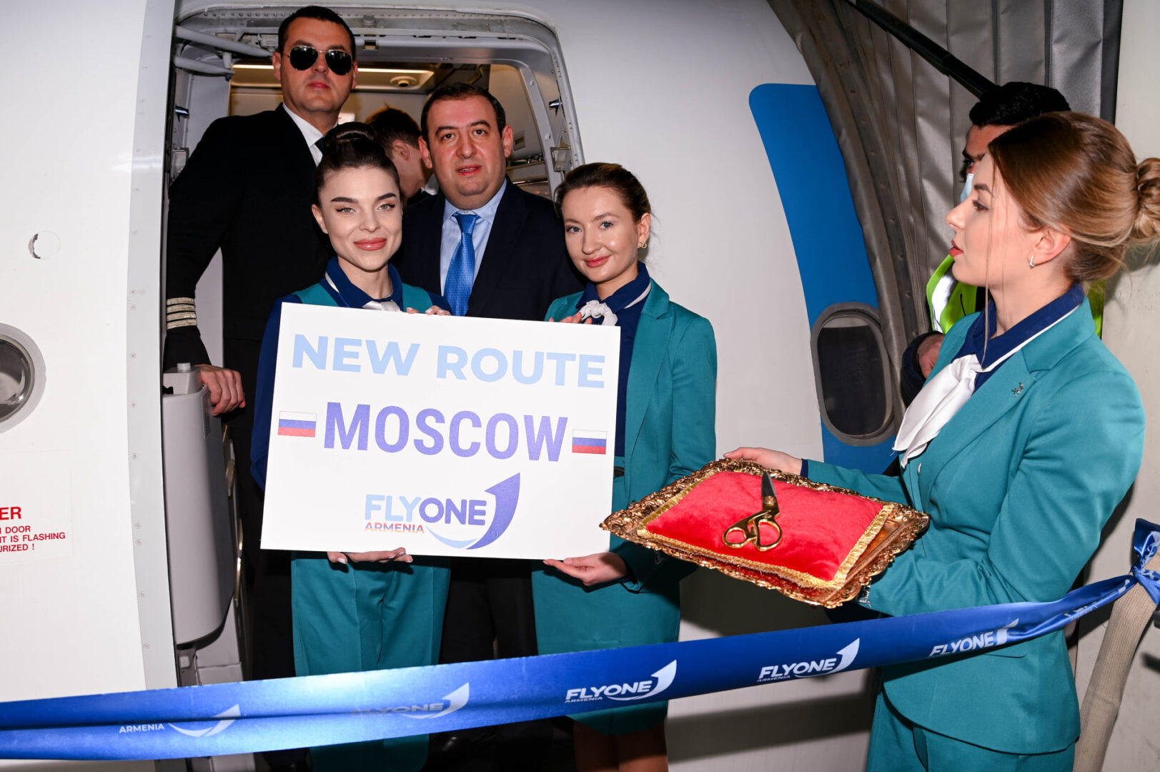 Авиакомпания flyone armenia. Flyone Armenia самолеты. Flyone Armenia салон. Директор flyone Armenia.